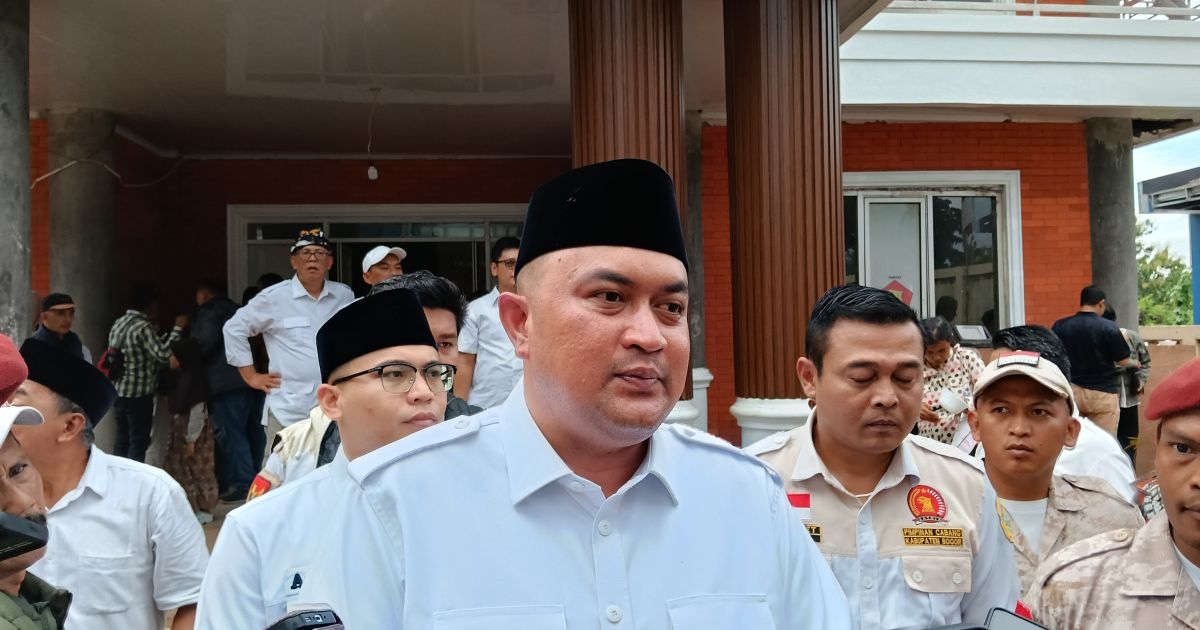 Bupati Bogor Rudi Susmanto memberikan keterangan Pers usai menghadiri acara HUT Partai Gerindra ke-18 Tahun di kantor DPC Kabupaten Bogor, Jum\' at 06/02