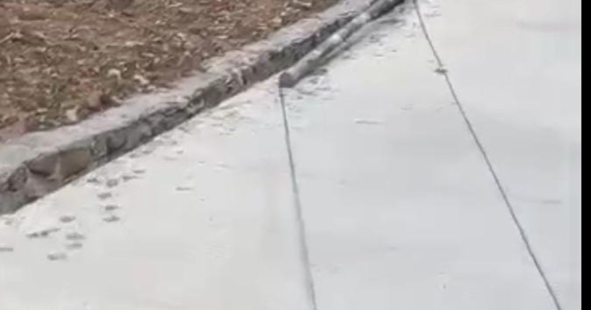 Kabel Optik Menjuntai di Sukajaya Bogor, Warga Khawatir Picu Kecelakaan