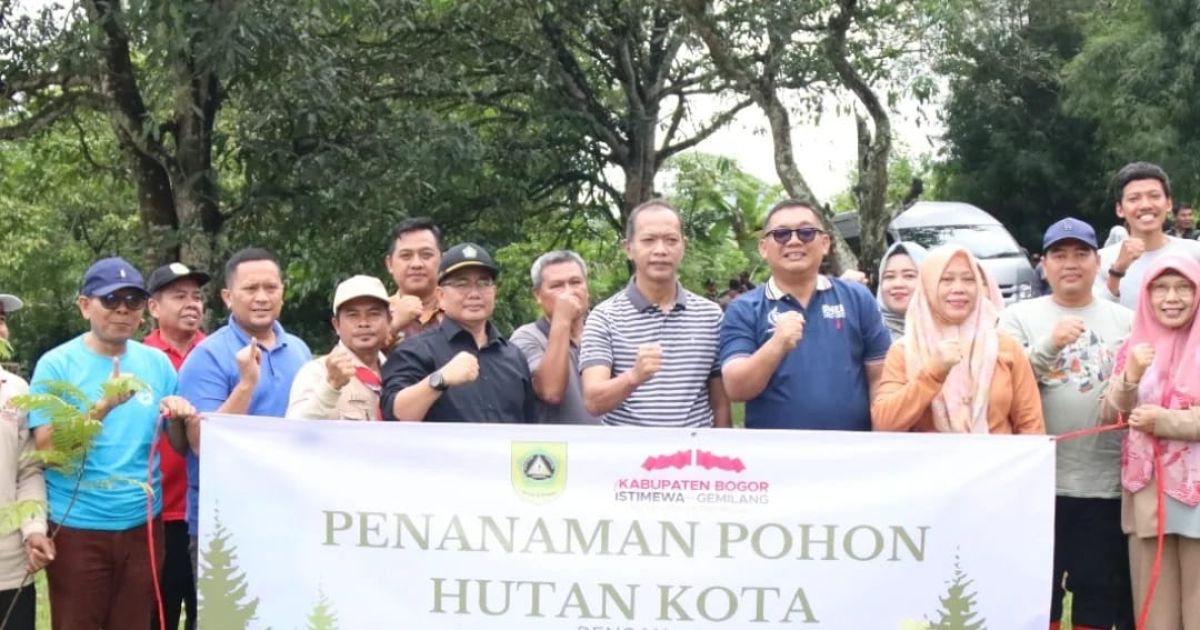 Dukung Program Hutan Kota Bupati Bogor, Disdik Gelar Penanaman Pohon di Tanjungsari