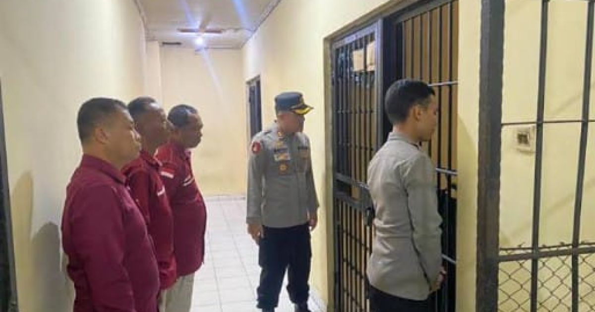 Tetangga dan guru mengaji mengaku terkejut atas penetapan PDS sebagai tersangka kasus dugaan pencabulan balita di Lampung Selatan. Polisi masih mendalami perkara.