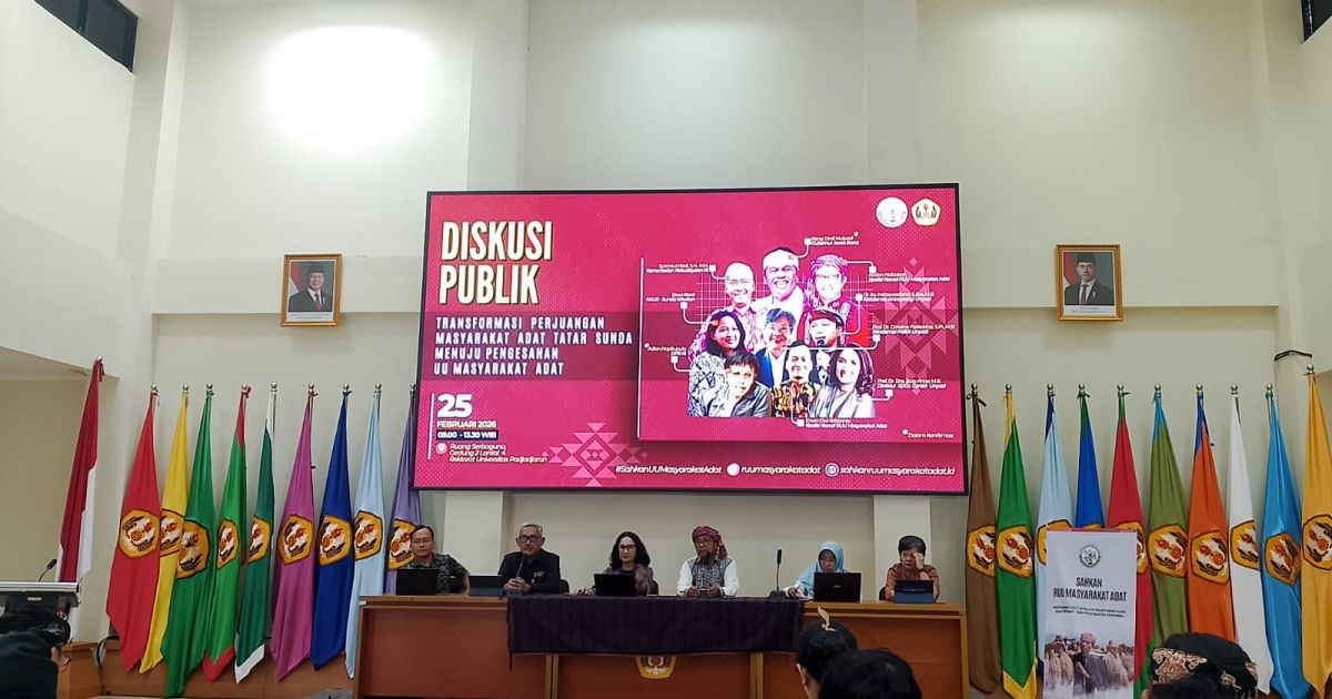 Koalisi masyarakat sipil gelar konsolidasi RUU Masyarakat Adat di Bandung. DPR RI absen meski masa reses. Target pengesahan diharapkan pertengahan 2026.