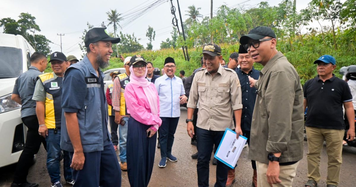 Bupati Pesawaran mendampingi Gubernur Lampung meninjau ruas jalan provinsi. Perbaikan infrastruktur dijadwalkan pasca Idul Fitri untuk mendukung mobilitas warga.