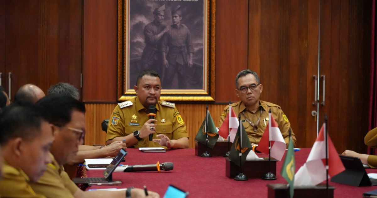 Bupati Bogor Rudy Susmanto memimpin pembahasan tiga isu strategis di Pendopo Bupati, Cibinong.