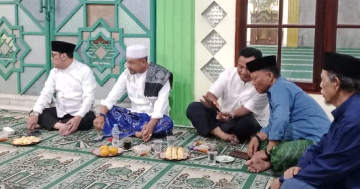 Ketua Fraksi Gerindra DPRD Kota Depok Edi Masturo menggelar tarawih keliling di berbagai masjid dan musala. Kegiatan ini menjadi ajang silaturahmi sekaligus menyerap aspirasi masyarakat