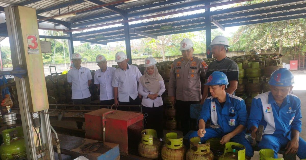 Kapolres Pesawaran AKBP Alvie Granito memimpin monitoring harga dan stok pangan jelang Idul Fitri 1447 H. Hasilnya, stok aman namun harga cabai merah naik Rp10 ribu.