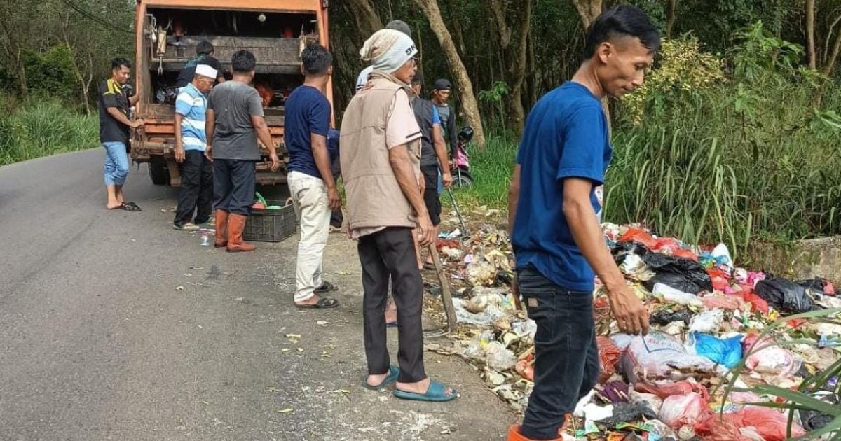 UPT Pengelolaan Sampah Wilayah Jasinga menggelar operasi bersih di enam kecamatan menjelang Idulfitri 1447 H untuk antisipasi lonjakan sampah.