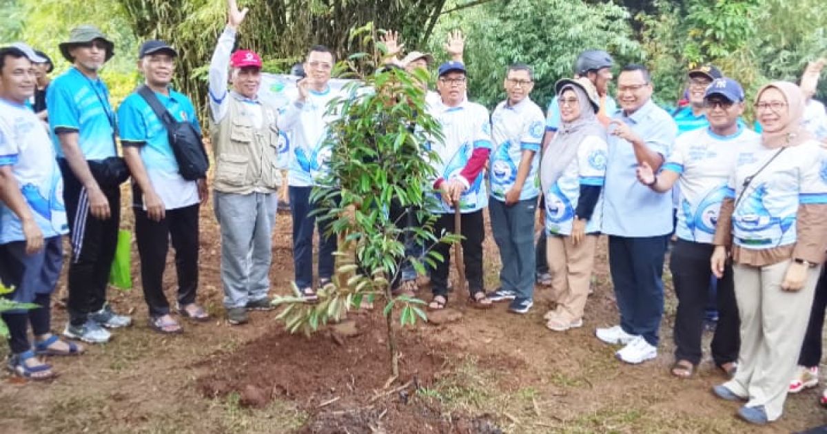 Tirta Asasta Gelar Aksi Bersih Ciliwung, Tegaskan Sungai Urat Nadi Air Bersih Depok