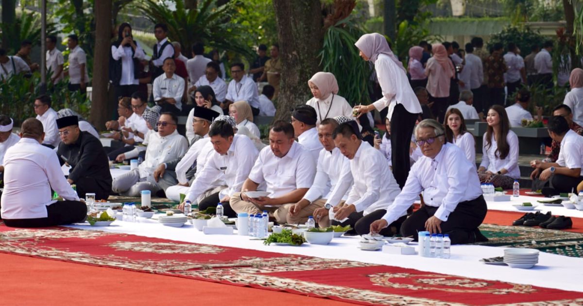 Bupati Bogor Rudy Susmanto hadiri silaturahmi kepala daerah se-Jawa Barat. Gubernur Dedi Mulyadi tekankan pentingnya kerja nyata yang berdampak langsung bagi masyarakat.