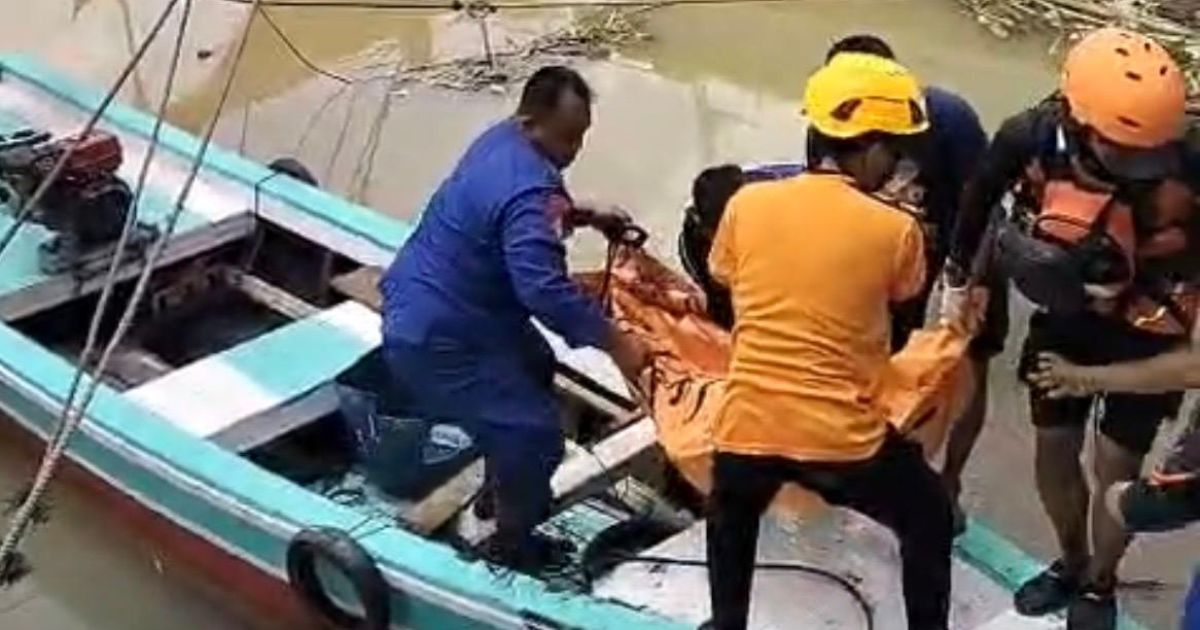 Dua mahasiswi di Bandar Lampung ditemukan meninggal setelah hanyut di Wira Garden akibat arus deras usai hujan. Polisi imbau waspada banjir bandang.