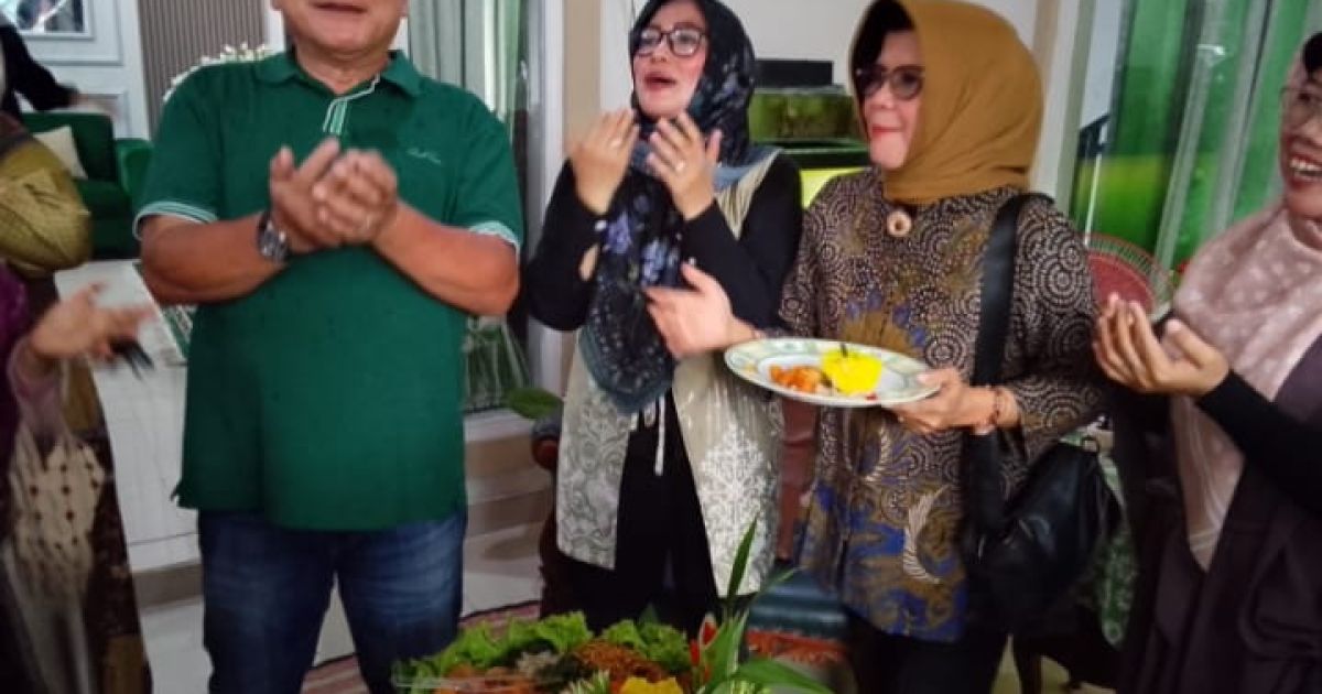 Rayakan Lebaran Ketupat dan HUT ke-63, Mazhab HM Diserbu Warga