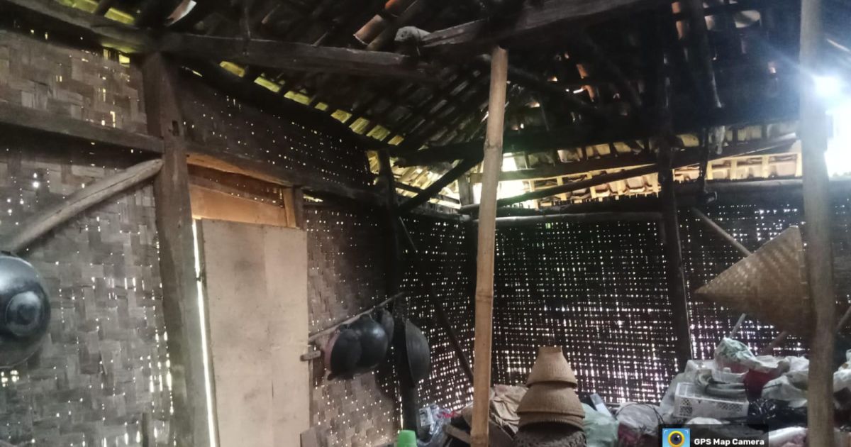 Gambar, Kondisi Rumah Watni, warga Kampung Tegal RT 01 RW 02, Desa Cilaku, Kecamatan Tenjo, Kabupaten Bogor.