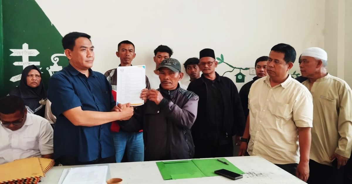 Ratusan warga Desa Citeko, Bogor, menolak pembangunan tower BTS dan mengadu ke AMBS. Proyek diduga belum berizin dan minim sosialisasi.