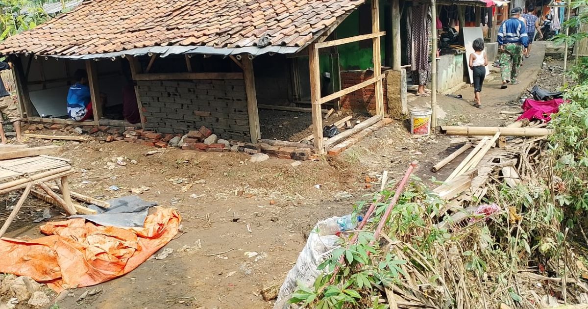 Banjir Bandang Terjang Pangaur Jasinga, Warga Bangun Akses Darurat