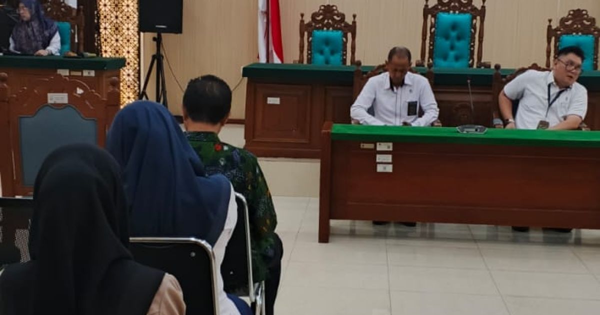 Seleksi mediator non hakim PN Cibinong menuai polemik. Peserta menilai proses tidak transparan dan diduga cacat hukum karena tak sesuai PERMA.