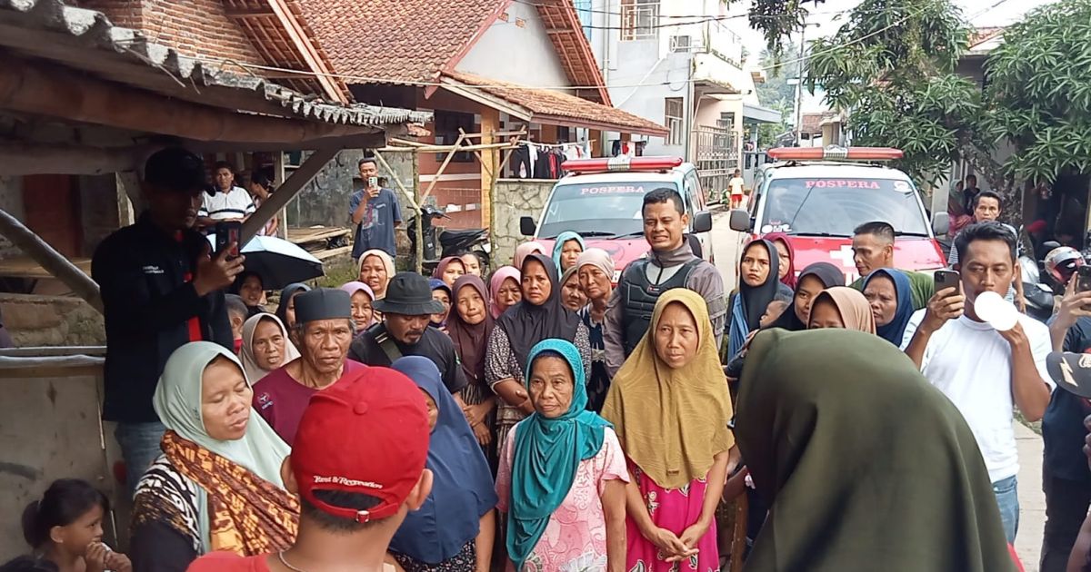 Adian Napitupulu Turun ke Jasinga, Warga Banjir Sampaikan Keluhan