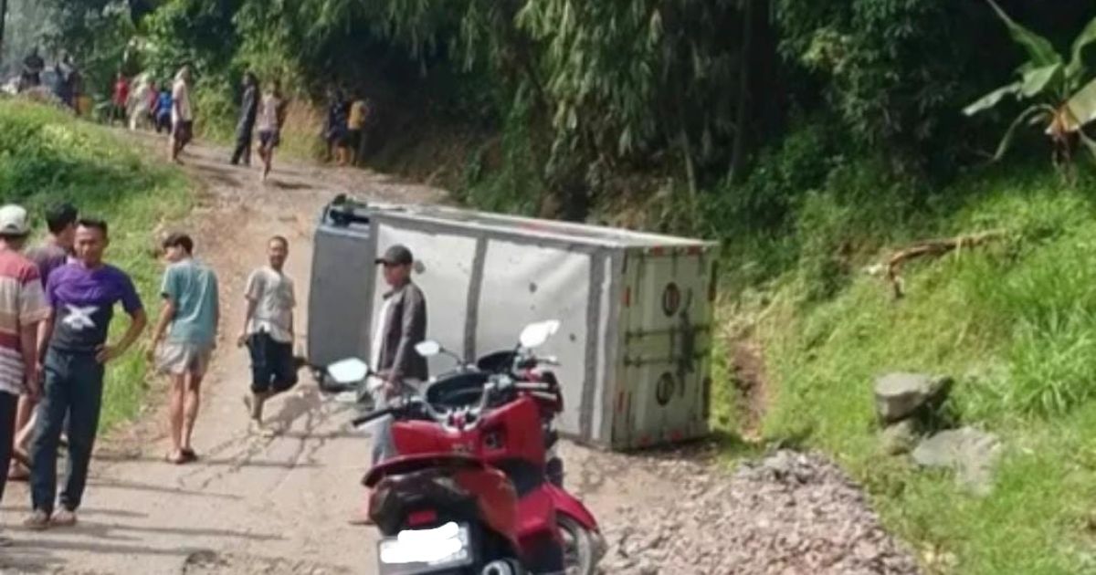 Jalan Rusak di Nanggung Bogor Picu Kecelakaan Tiap Pekan