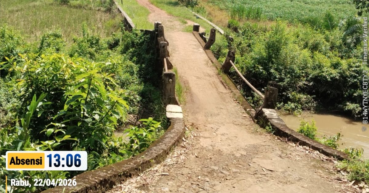 Puluhan Tahun Tak Diperbaiki, Akses Warga Lehan Kian Membahayakan