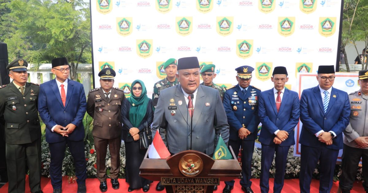 Bupati Bogor Rudy Susmanto menegaskan perbaikan kualitas bangsa harus dimulai dari ruang kelas pada Hardiknas 2026, dengan fokus pada guru, infrastruktur, dan sistem pendidikan.