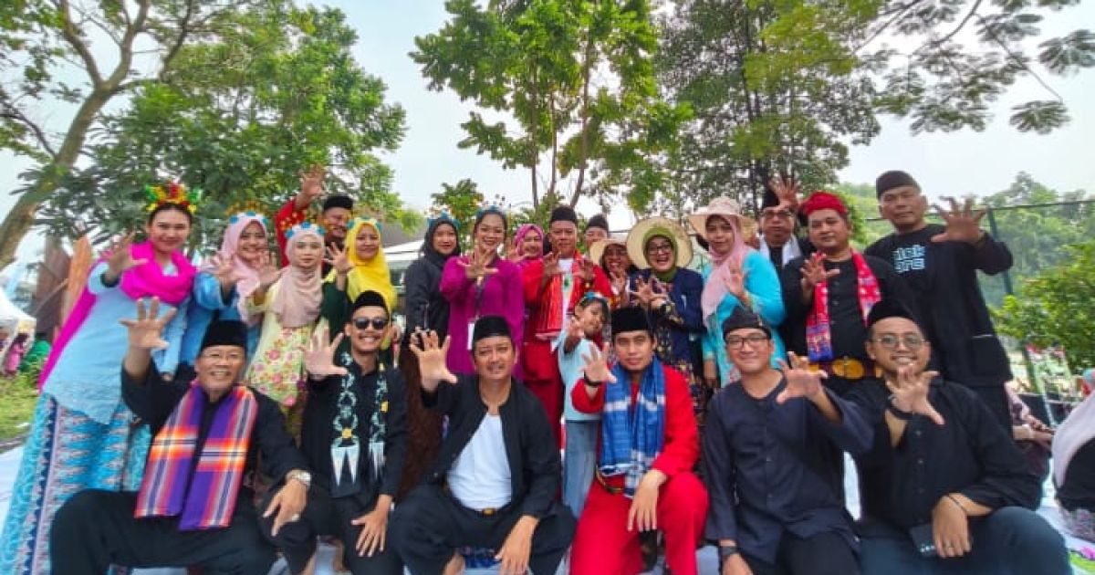 Penutupan Lebaran Depok 2026 berlangsung meriah dengan arak-arakan budaya Nusantara. Acara ini memperkuat persatuan, pelestarian budaya, dan pemberdayaan UMKM.