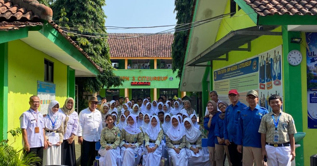 SMPN 3 Citeureup Jadi Tuan Rumah OBI Van Goes To School, Siswa Belajar Dunia Broadcasting