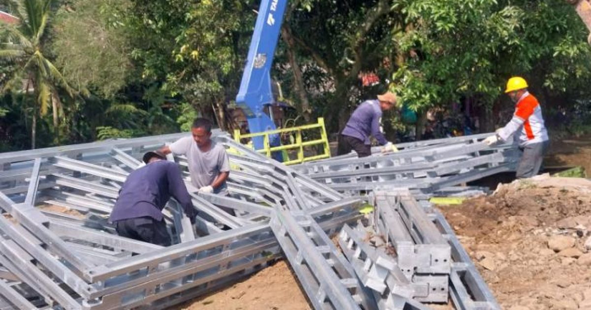 Jembatan Cigoha Ambruk Diterjang Banjir, Pemkab Bogor Pasang Jembatan Bailey
