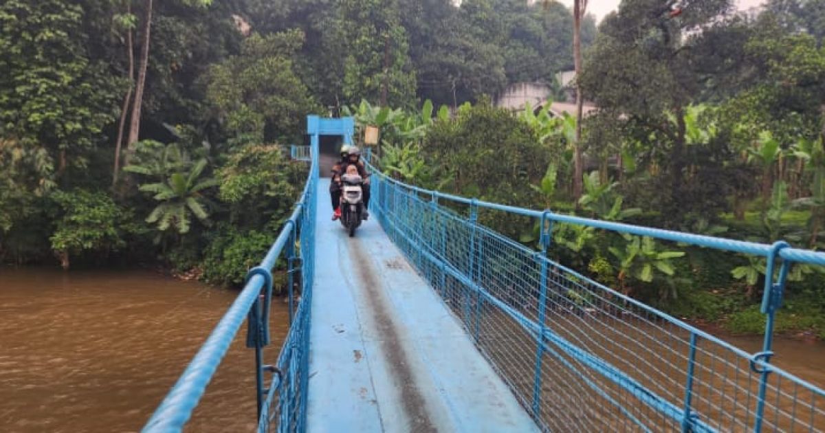 Jembatan Penghubung Cipayung–Cilodong Tampil Baru, Warga Juluki “Jembatan MBG”