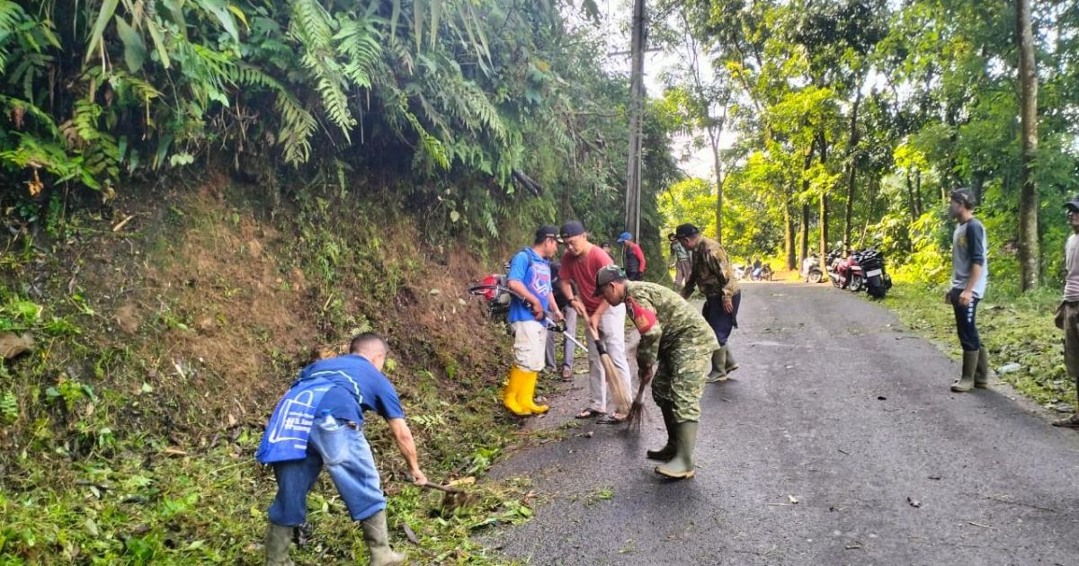 Jelang HJB ke-544, Warga Curugbitung Gotong Royong Bersihkan Jalur Menuju Malasari