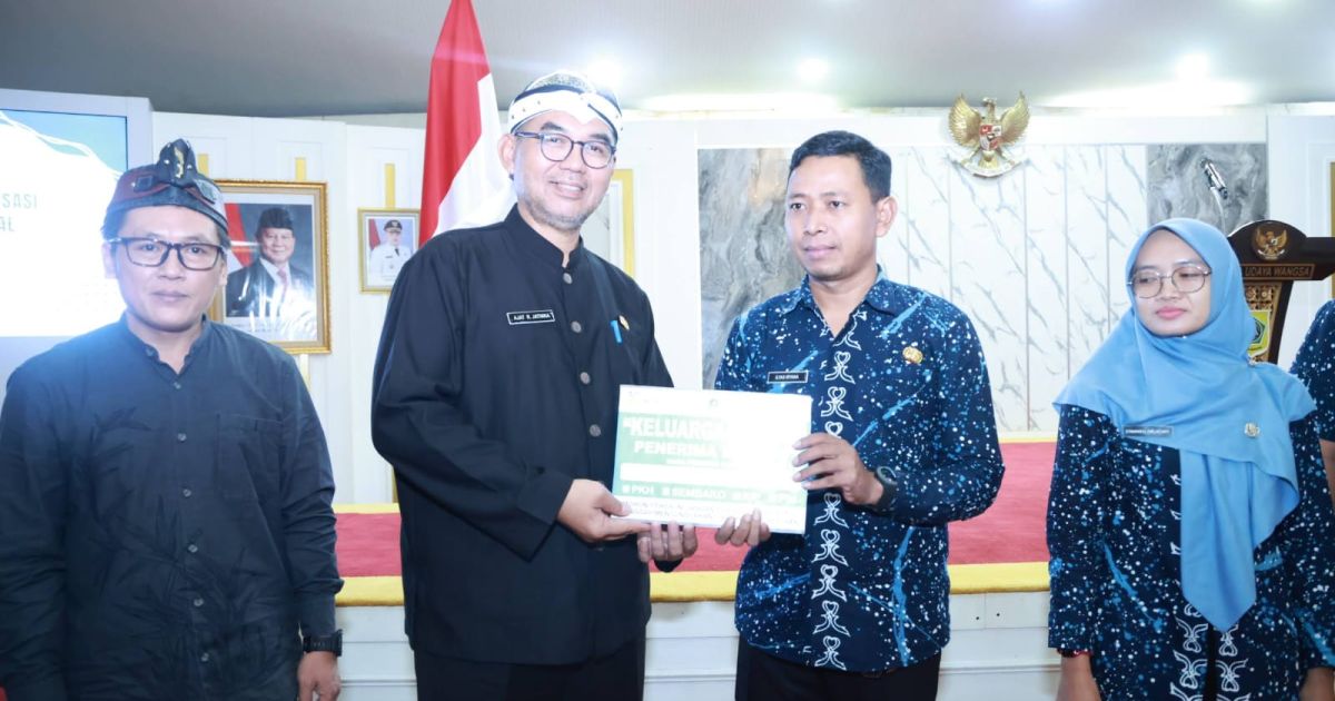 Pemkab Bogor meluncurkan program labelisasi KPM bantuan sosial untuk memperkuat transparansi dan ketepatan sasaran bansos. Sekda Ajat Rochmat menegaskan program ini bukan untuk stigma, tetapi pengawasan bersama.