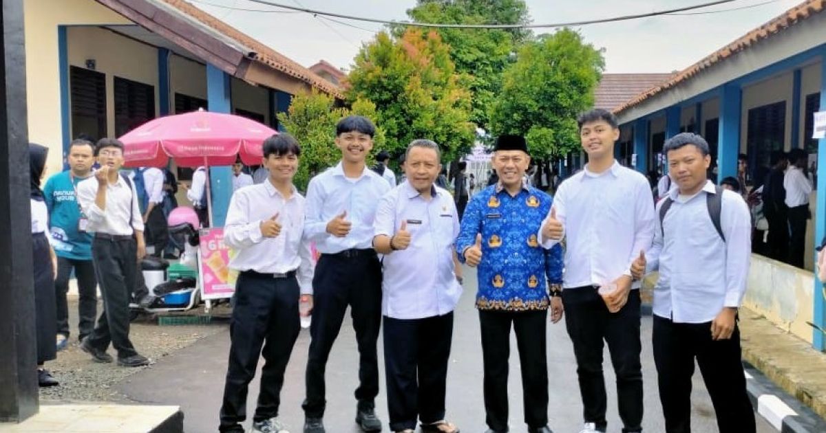 Disnaker Kabupaten Bogor bersama SMKN 1 Cariu menggelar Job Fair Expo dengan hampir 2.000 lowongan kerja dari 22 perusahaan sebagai upaya menekan angka pengangguran di Kabupaten Bogor.