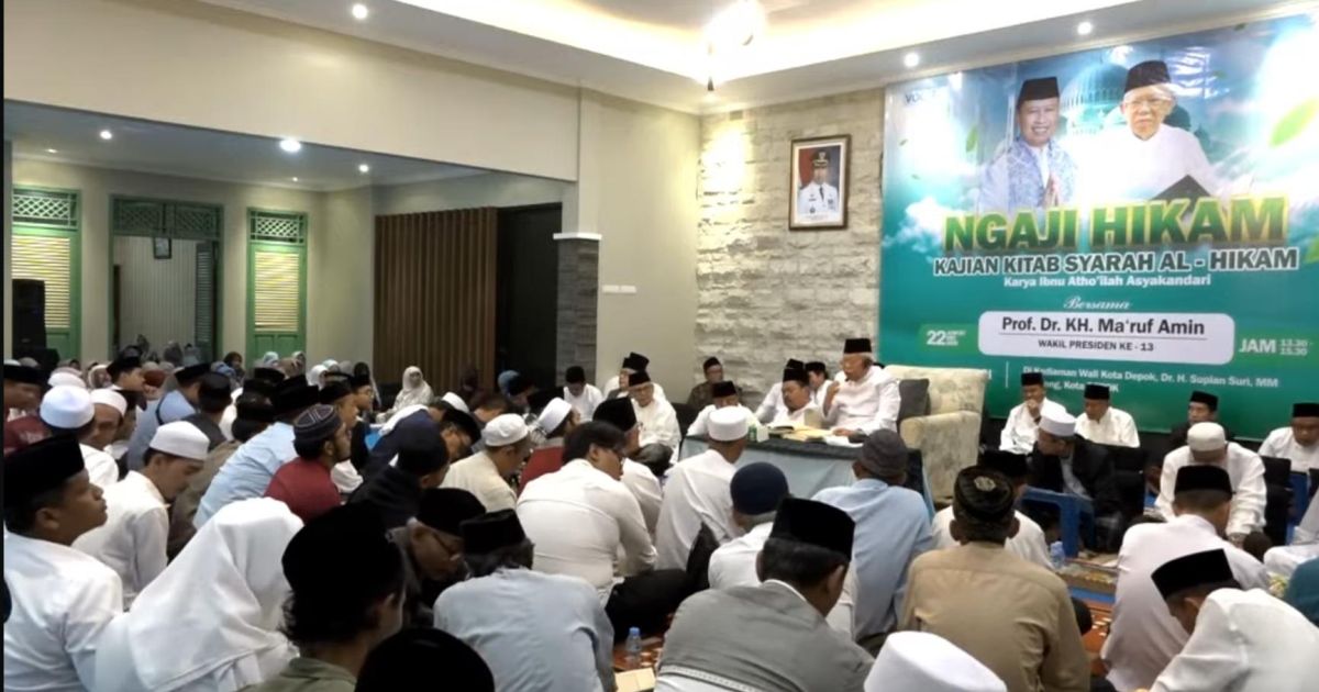 Ma’ruf Amin menghadiri pengajian rutin di rumah Wali Kota Depok Supian Suri dengan kajian Kitab Syarah Al-Hikam, menghadirkan suasana religius dan pesan spiritual bagi masyarakat.