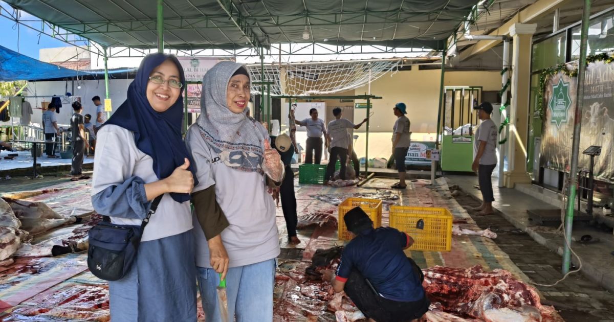 DKM Masjid Al Iman Bandar Lampung menyembelih 11 sapi, 5 kambing, dan 2 domba pada Iduladha 1447 H. Dr. Triono dan Dr. Sudrajat mengapresiasi semangat jamaah dalam berbagi dan memperkuat kepedulian sosial.