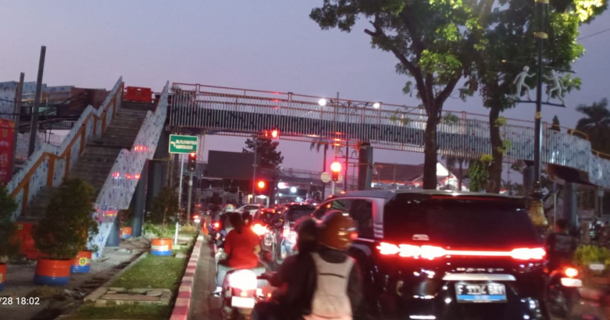 Libur Iduladha, Arus Lalu Lintas di Jalur Pakansari–Tegar Beriman Mengular