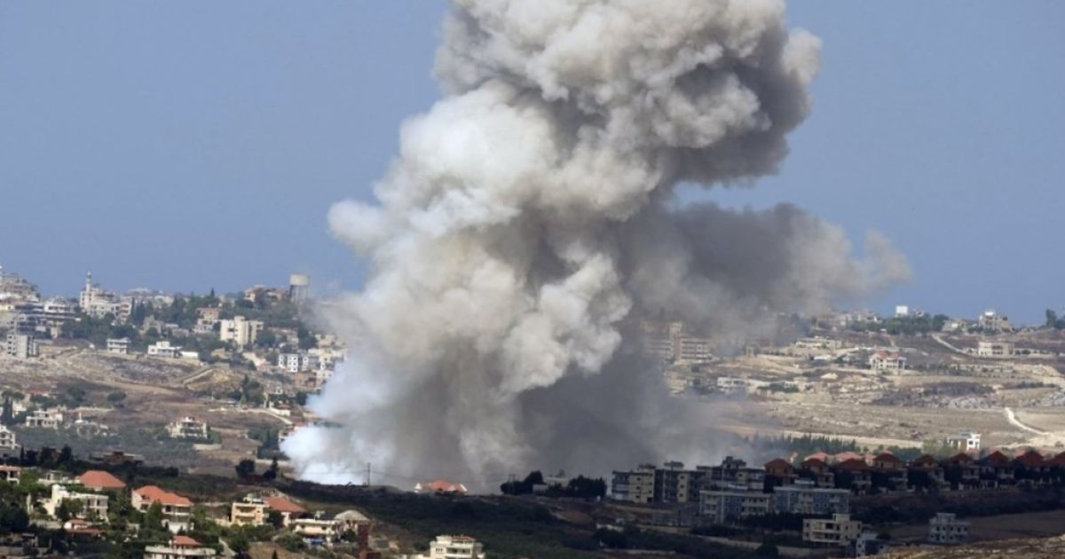 Iran menangguhkan negosiasi dengan Amerika Serikat setelah menuding serangan Israel di Lebanon melanggar gencatan senjata. Ketegangan baru ini memicu kekhawatiran terhadap stabilitas Timur Tengah dan pasar energi global.