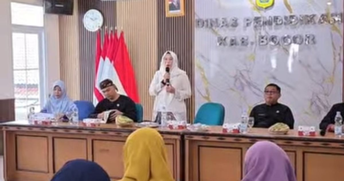 Kepala BKPSDM Kabupaten Bogor Yunita Mustika Putri menegaskan pentingnya integritas, moralitas, dan kepedulian lingkungan dalam pembinaan di Dinas Pendidikan guna mencetak generasi cerdas dan berkarakter.