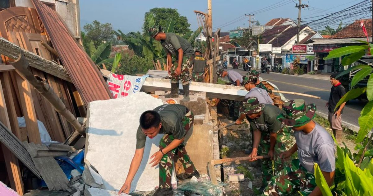Rumah Warga di Leuwisadeng Ambruk, Kerugian Ditaksir Rp1 Miliar