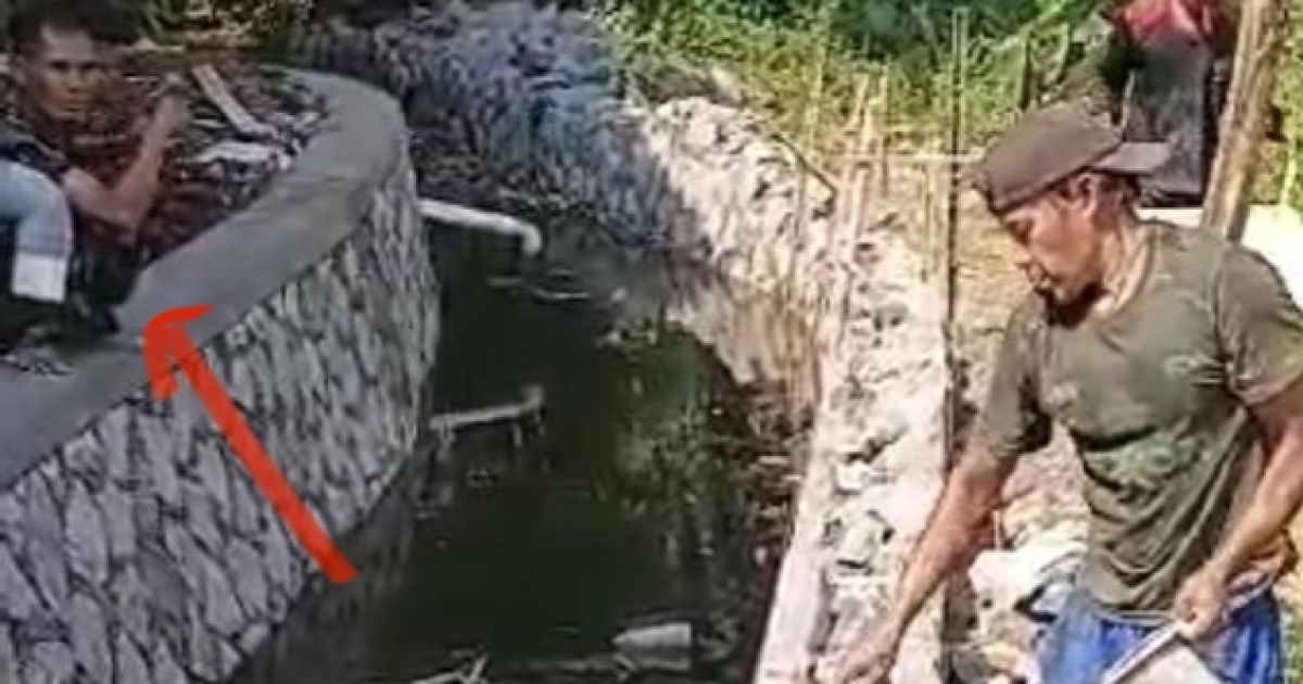 Proyek pembangunan irigasi dan TPT di Kampung Curug, Kelurahan Pakansari, menjadi sorotan. Seorang pria yang disebut warga sebagai mandor proyek mengaku anggota TNI saat dikonfirmasi wartawan. Identitas dan perannya masih dalam proses verifikasi.