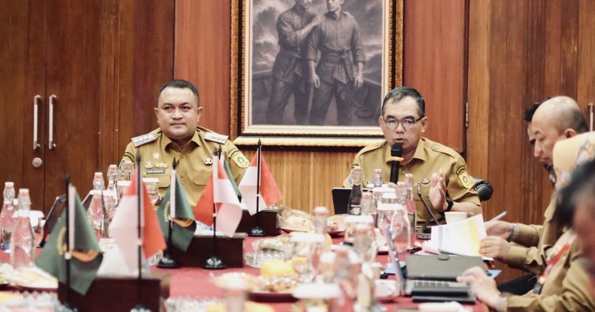 Bupati Bogor Rudy Susmanto bersama BPS menggelar evaluasi Indikator Kinerja Utama (IKU) guna mendukung perubahan APBD 2026 dan memastikan pembangunan berbasis data yang tepat sasaran.