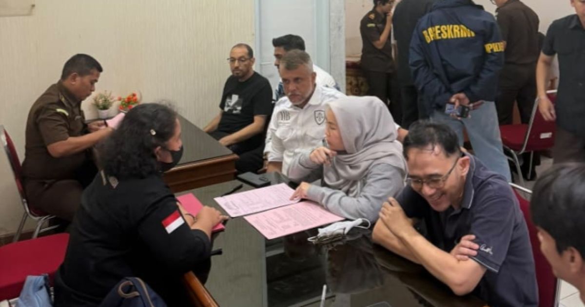 Kasus dugaan tindak pidana PT Dana Syariah Indonesia memasuki tahap penuntutan. Kejari Depok menerima pelimpahan tiga tersangka dan barang bukti dari Bareskrim Polri sebelum perkara dilimpahkan ke pengadilan.