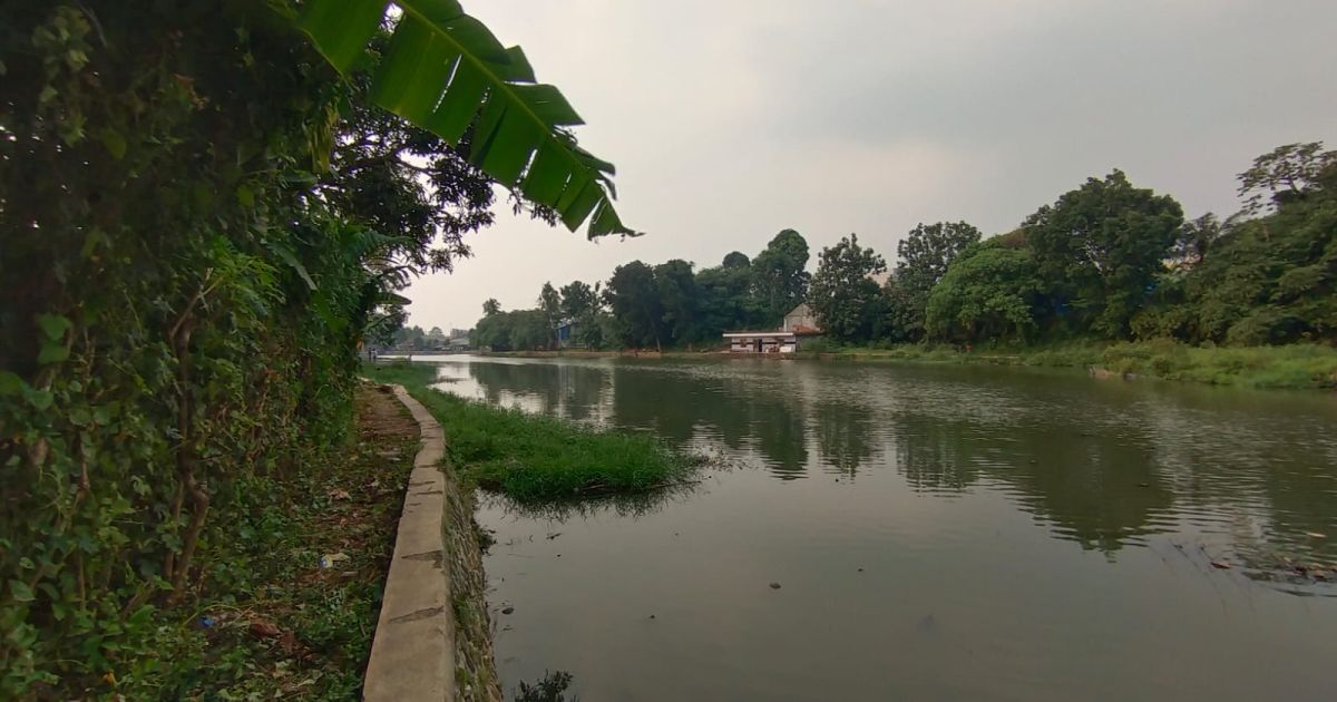 Forum Kampung Ramah Lingkungan (FKRL) Kabupaten Bogor mendesak Dinas SDA melakukan pengukuran ulang dan revitalisasi Setu Cibeureum di Bojong Gede yang dilaporkan mengalami penyusutan dan pendangkalan signifikan.