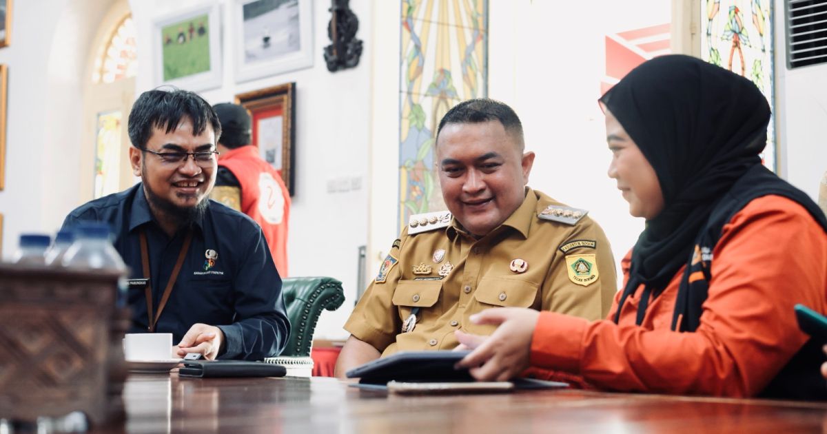 Bupati Bogor Rudy Susmanto menjalani pendataan perdana Sensus Ekonomi 2026 bersama Badan Pusat Statistik (BPS) Kabupaten Bogor di kediamannya, Senin (15/6/2026).