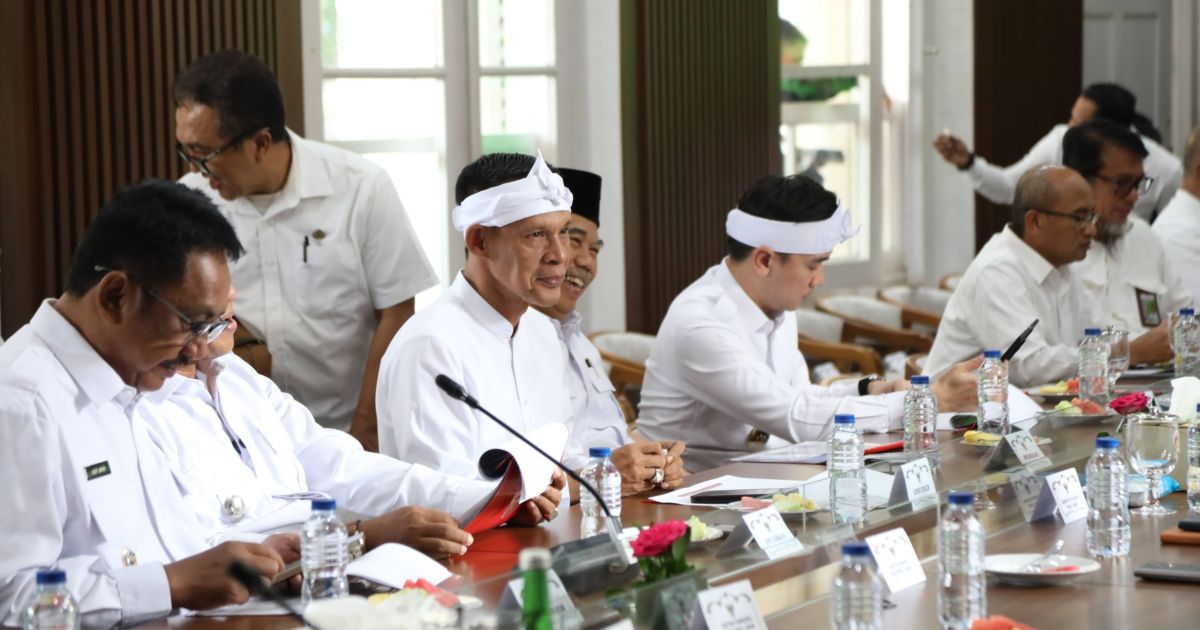 Pemkab Bogor memperkuat komitmen perlindungan pekerja rentan melalui perluasan kepesertaan BPJS Ketenagakerjaan. Jaro Ade menegaskan pentingnya jaminan sosial bagi kesejahteraan masyarakat.