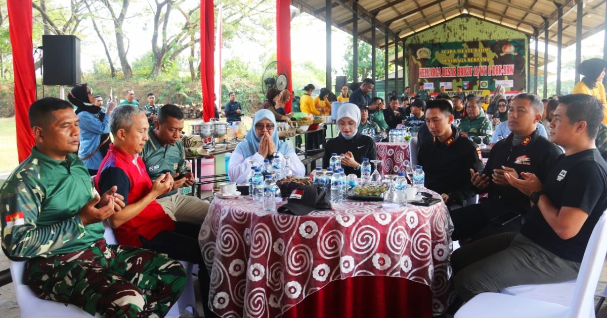 Brigif 16/Wira Yudha menggelar olahraga bersama, lomba menembak, pemeriksaan kesehatan, dan pengobatan gratis dalam rangka Hari Bhayangkara ke-80 guna memperkuat sinergi TNI-Polri dan pemerintah daerah di Kediri