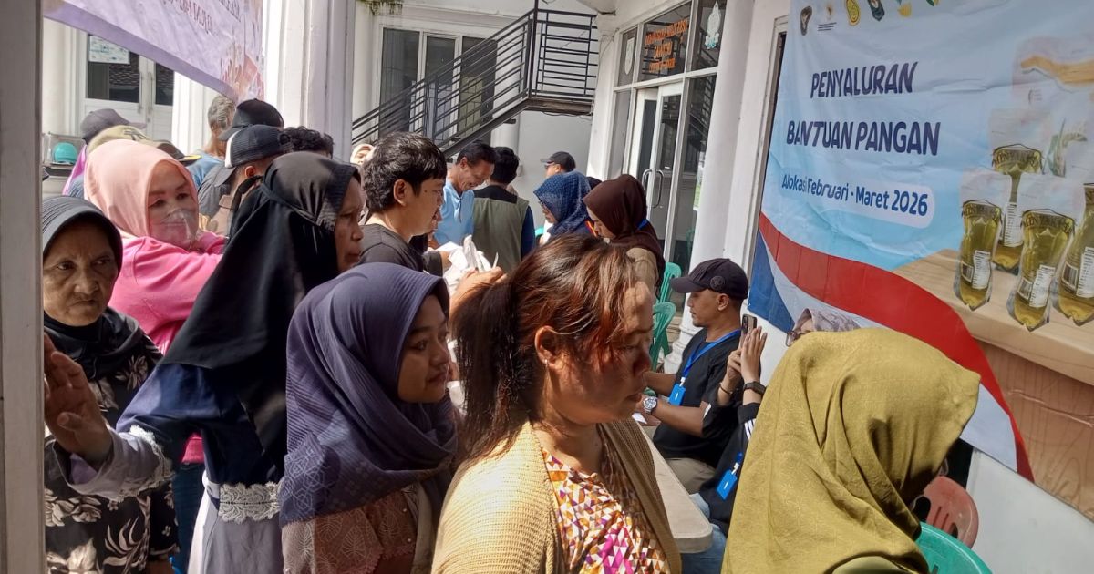 Pemerintah Desa Tarikolot, Citeureup, menyalurkan bantuan pangan Februari-Maret 2026 kepada lebih dari 1.500 KPM. Distribusi dilakukan selama tiga hari untuk menjaga ketertiban, keamanan, dan transparansi penyaluran.