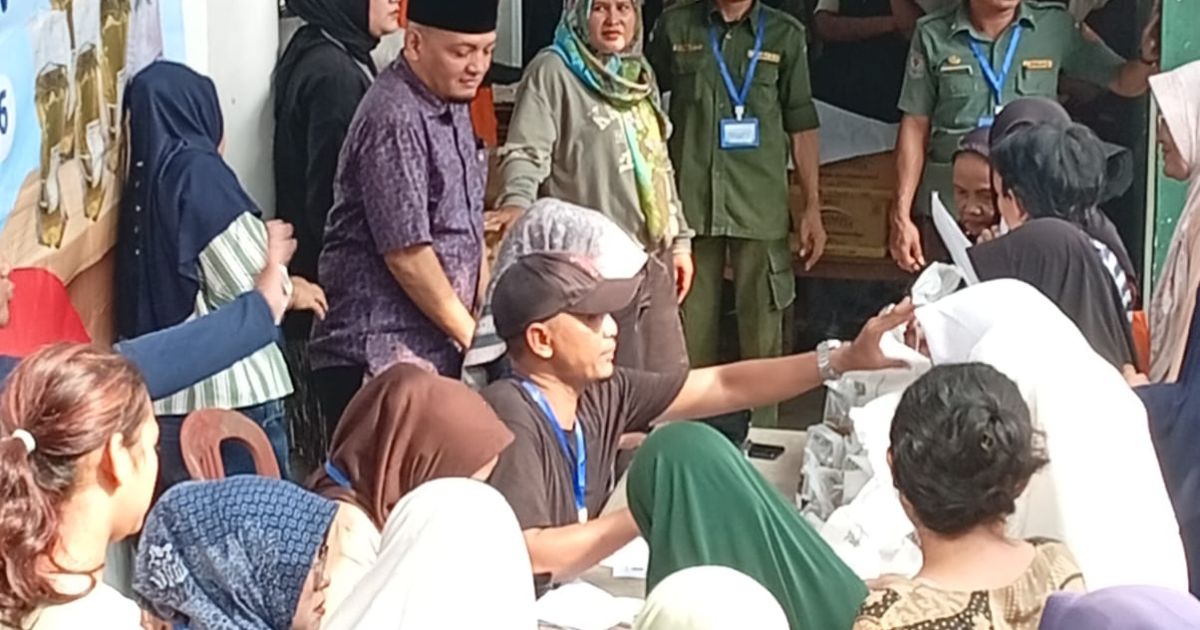 Hindari Antrean Panjang, Bantuan Pangan di Desa Tarikolot Disalurkan Bertahap