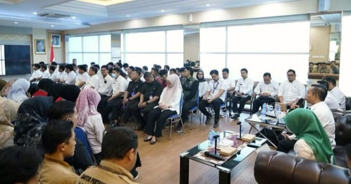 Kantor Pertanahan Kota Depok menggelar Coffee Morning untuk memperkuat kinerja dan mempercepat transformasi pelayanan publik. Kepala Kantor Budi Jaya menekankan profesionalisme, integritas, serta penerapan sistem FIFO guna meningkatkan kualitas layanan pertanahan.