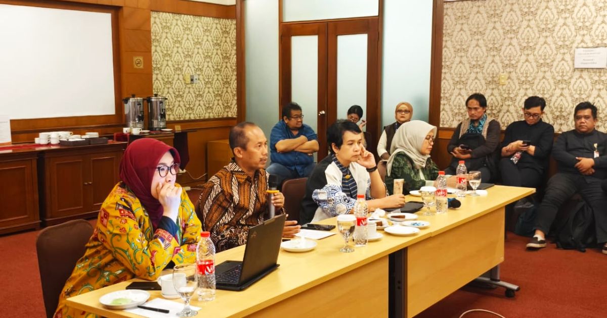 Kemenko Polkam menggelar rapat koordinasi di Bogor untuk membahas integrasi layanan pemerintah, pengembangan Pusat Data Nasional, pemerataan konektivitas, dan penguatan keamanan siber guna mempercepat transformasi digital nasional.