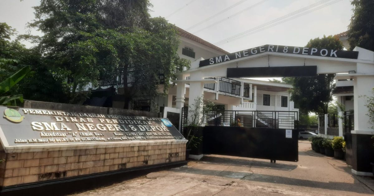 Warga Cilodong mempertanyakan hasil SPMB jalur domisili di SMAN 8 Depok setelah sejumlah calon siswa yang tinggal dekat sekolah tidak lolos seleksi. Masyarakat meminta transparansi proses penerimaan dan penjelasan dari pihak terkait.