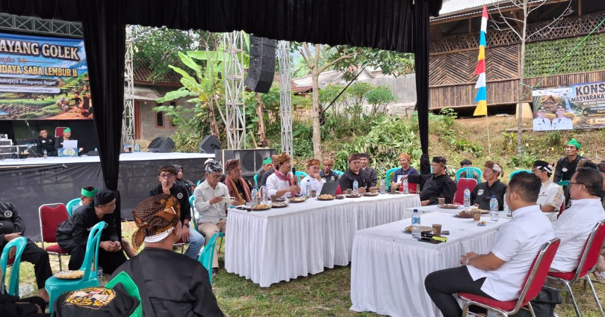 Masyarakat Adat Kasepuhan Bogor Barat menggelar konsolidasi membahas Raperda Perlindungan dan Pemberdayaan Masyarakat Adat. Aspirasi masyarakat akan menjadi bahan pembahasan di DPRD Kabupaten Bogor.
