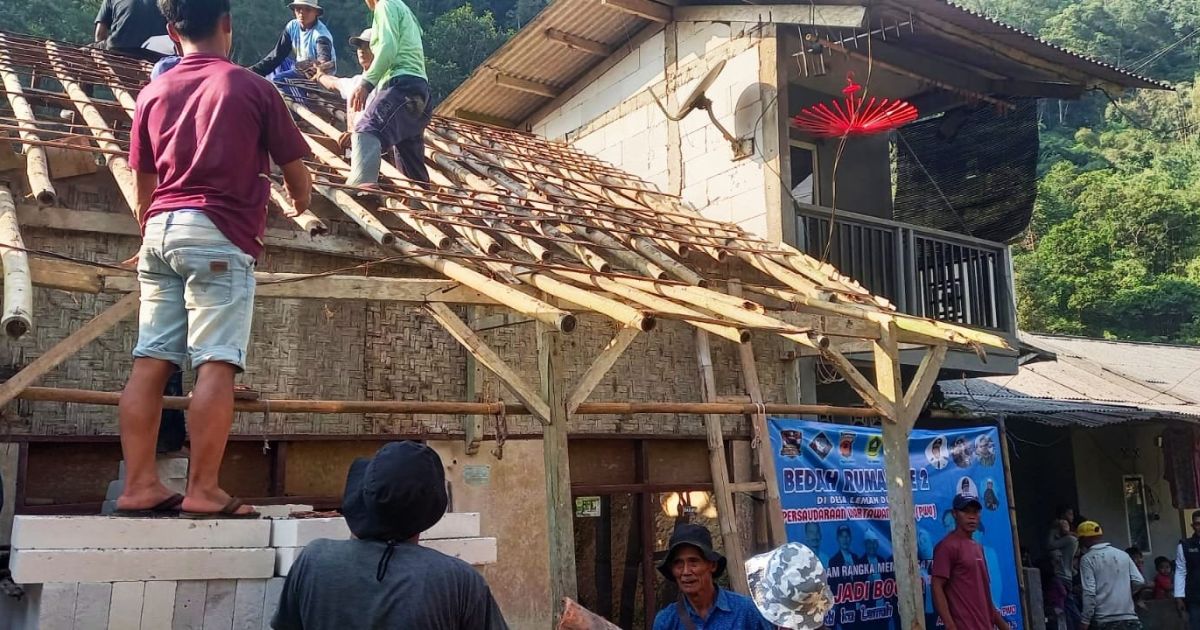 Persaudaraan Wartawan Online (PWO) melanjutkan program bedah rumah di Desa Lemah Duhur, Caringin, Kabupaten Bogor.
