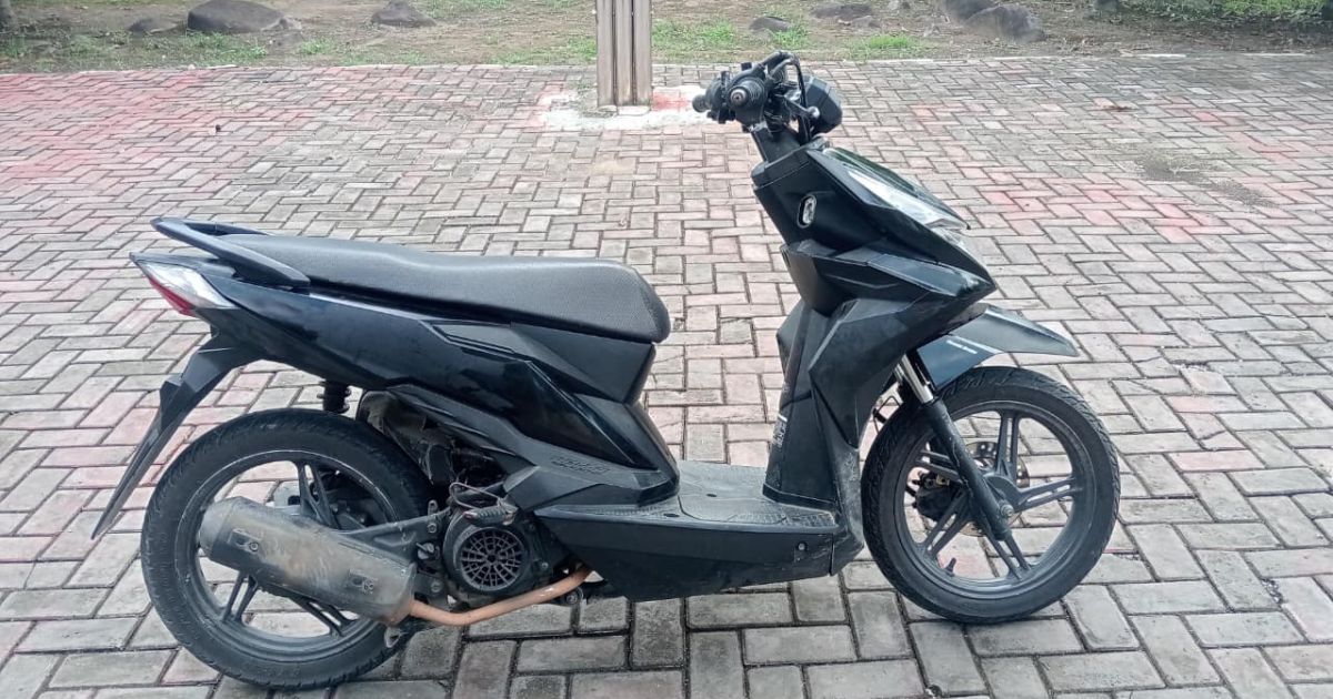 Pemuda berinisial AS (19) di Pesawaran ditangkap Tekab 308 Polsek Padang Cermin setelah mencuri motor pelajar yang dikenalnya melalui TikTok. Pelaku diringkus kurang dari 24 jam setelah beraksi.